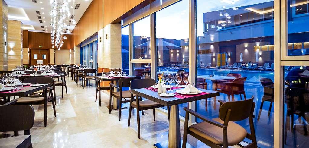 Hotel Golden Tulip Le Diplomate Cotonou Restaurace fotografie